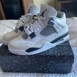 Air jordan 4 military black size 9.5